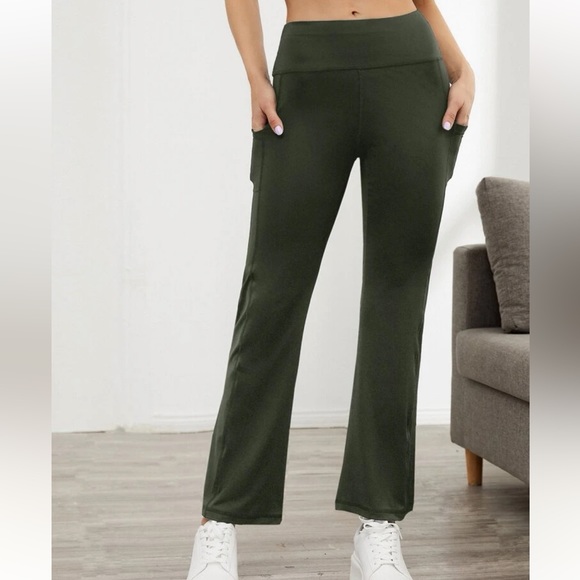 Bell bottom pants for yoga. With 2 side pockets to fit mobile easily. - Picture 3 of 4